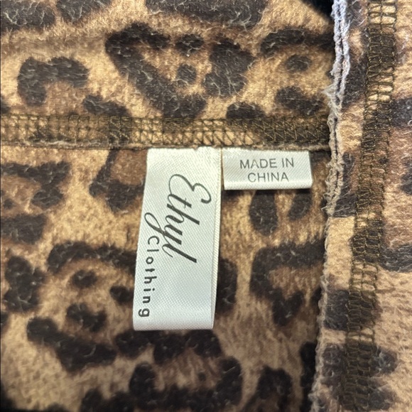 Ethyl Clothing Leopard Print Cardigan Women's Size: Large - Picture 3 of 6